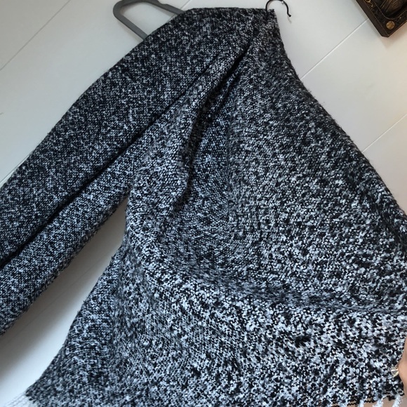 Echo from Anthropologie blanket scarf black/white - Picture 3 of 4